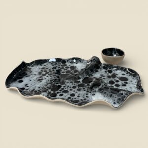 PLAT OVAL ET RAMEQUIN CÉRAMIQUE