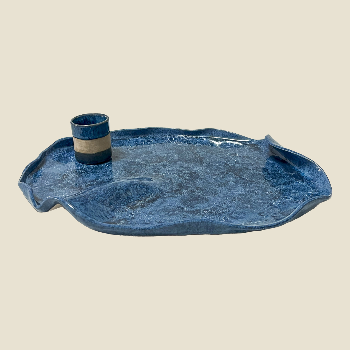 GRAND PLAT COLLECTION "ÉCUME" ET SON RAMEQUIN ASSORTI – Image 3